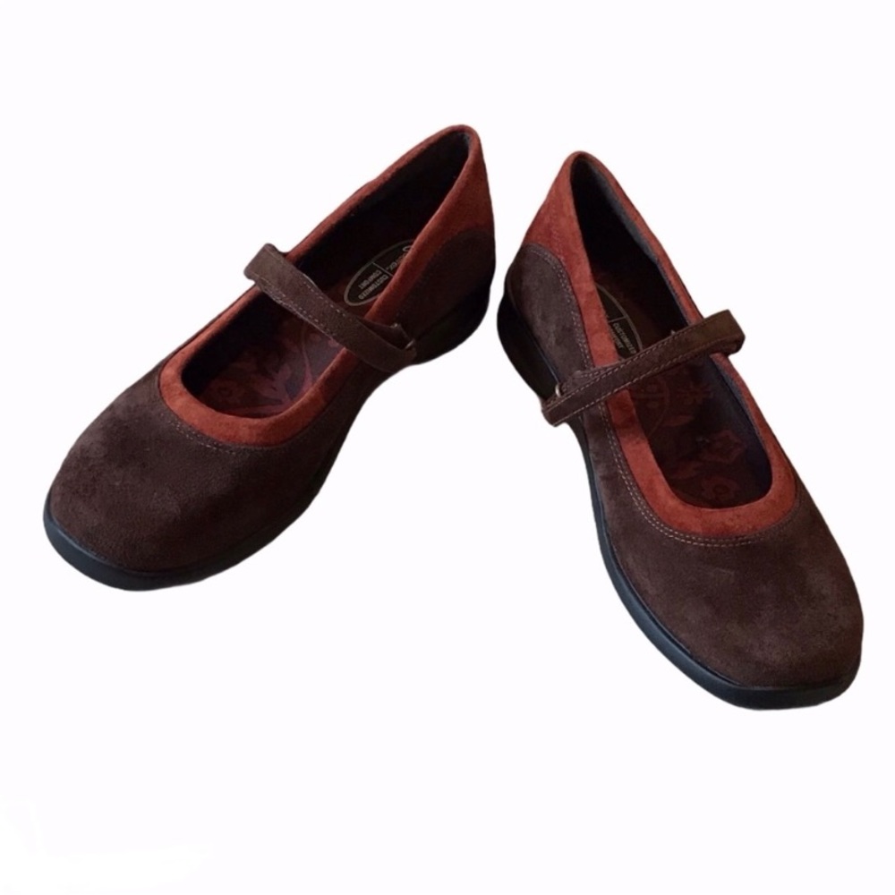 Aetrex Mary Jane Comfort Flats - Like New - Size 8